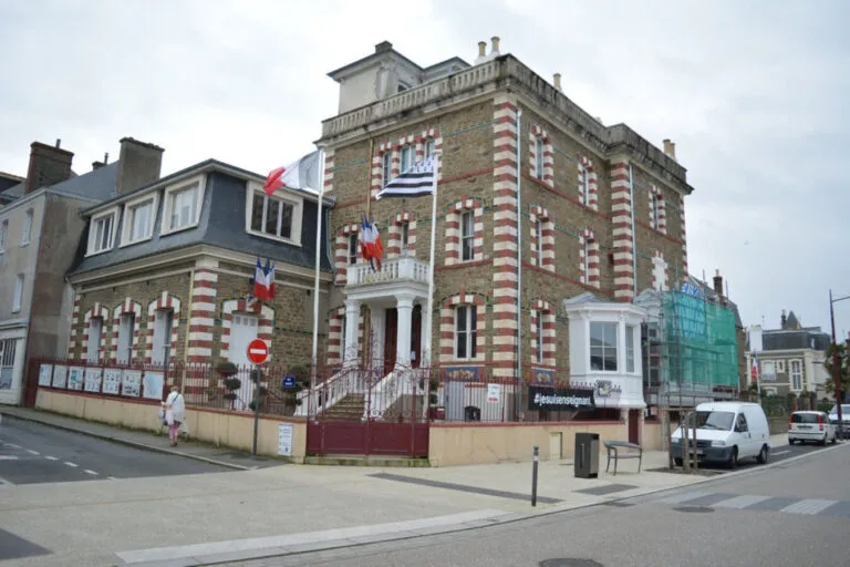 Dinard  (35800)